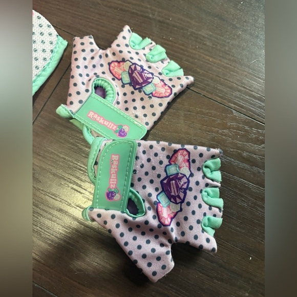 Jojo Siwa size 3-5 yrs helmet, elbow pads, knee pads, gloves pink girly sporty - Picture 3 of 7